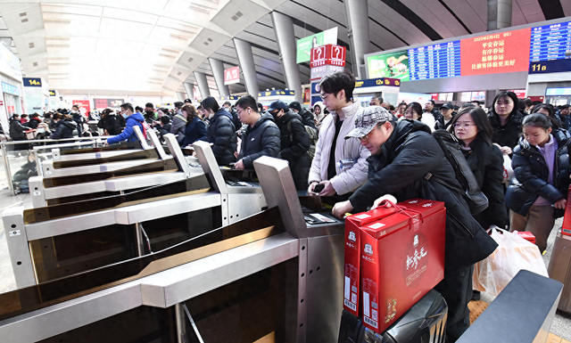 全国铁路昨日旅客发送量再创春运单日新高，假期累计发送9626万人次